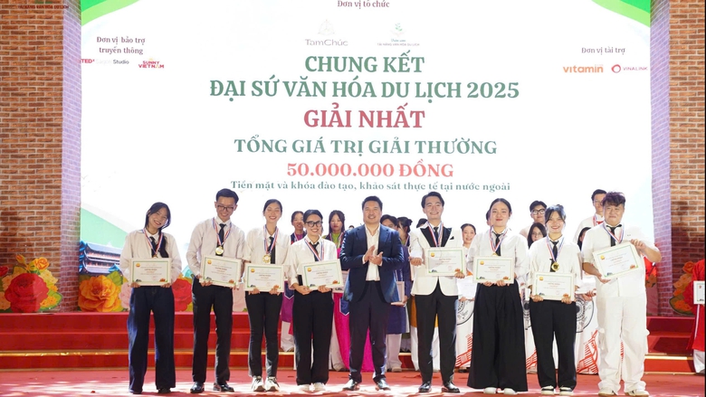 Sinh vi&ecirc;n Học viện H&agrave;ng kh&ocirc;ng tỏa s&aacute;ng, gi&agrave;nh qu&aacute;n qu&acirc;n Đại sứ Văn ho&aacute; Du lịch 2025- Ảnh 1.