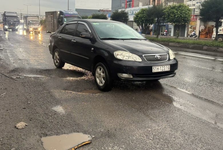 Hơn 270 tỷ đồng n&acirc;ng cấp, khắc phục hư hỏng tr&ecirc;n quốc lộ 51 qua Đồng Nai- Ảnh 8.