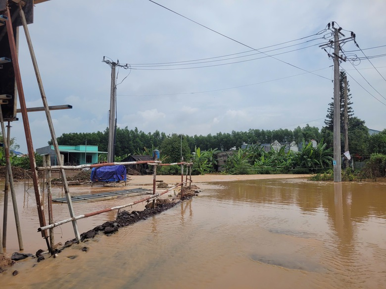 Lũ đổ về s&ocirc;ng Bu&ocirc;ng, nước tr&agrave;n qua cao tốc Bi&ecirc;n H&ograve;a - Vũng T&agrave;u- Ảnh 3.