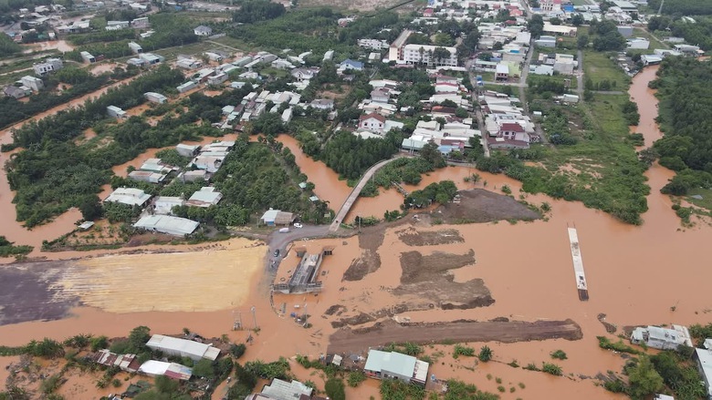 Lũ đổ về s&ocirc;ng Bu&ocirc;ng, nước tr&agrave;n qua cao tốc Bi&ecirc;n H&ograve;a - Vũng T&agrave;u- Ảnh 2.
