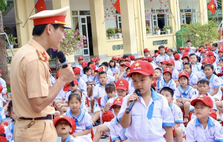 H&agrave; Tĩnh: L&aacute; chắn an to&agrave;n giao th&ocirc;ng từ cơ sở- Ảnh 1.