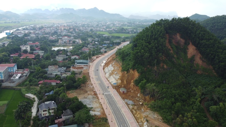 Tuyên Quang xây dựng, tạo đột phá về hạ tầng giao thông- Ảnh 3. Tuyên Quang xây dựng, tạo đột phá về hạ tầng giao thông- Ảnh 3.