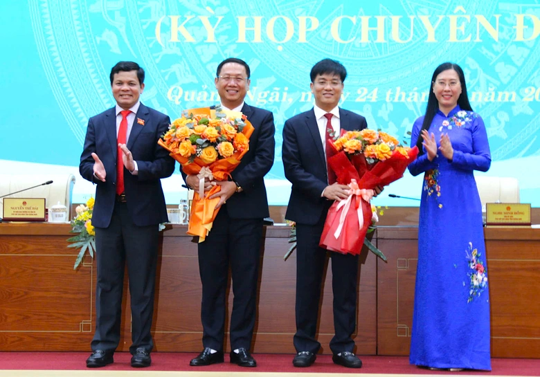 Hai b&iacute; thư x&atilde; được bầu l&agrave;m Ph&oacute; chủ tịch UBND tỉnh Quảng Ng&atilde;i- Ảnh 2.
