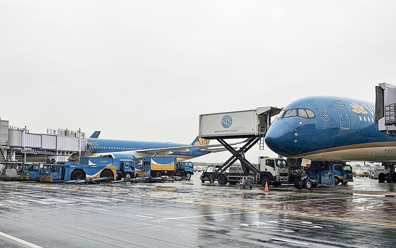 H&atilde;ng h&agrave;ng kh&ocirc;ng hủy nhiều chuyến bay tr&aacute;nh b&atilde;o Ragasa- Ảnh 1.