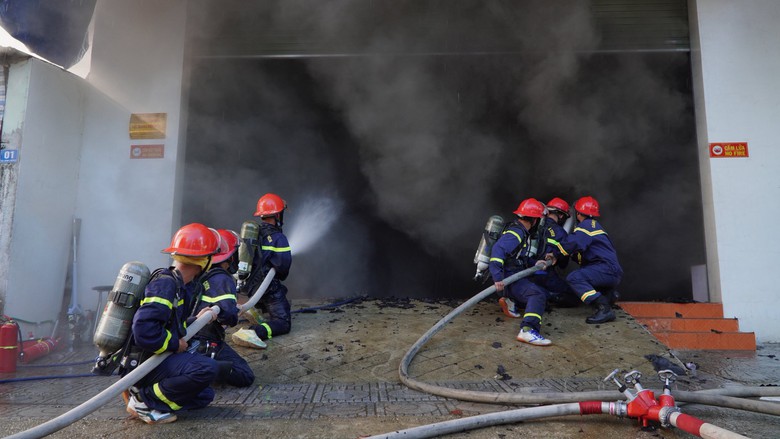C&ocirc;ng an kịp thời khống chế đ&aacute;m ch&aacute;y lớn ở Điện Bi&ecirc;n- Ảnh 1.