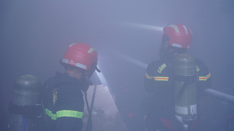 C&ocirc;ng an kịp thời khống chế đ&aacute;m ch&aacute;y lớn ở Điện Bi&ecirc;n- Ảnh 2.