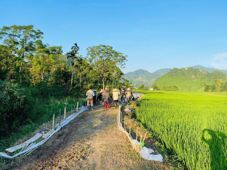 Chung sức chung l&ograve;ng ki&ecirc;n cố h&oacute;a đường b&ecirc; t&ocirc;ng ở L&agrave;o Cai- Ảnh 3.