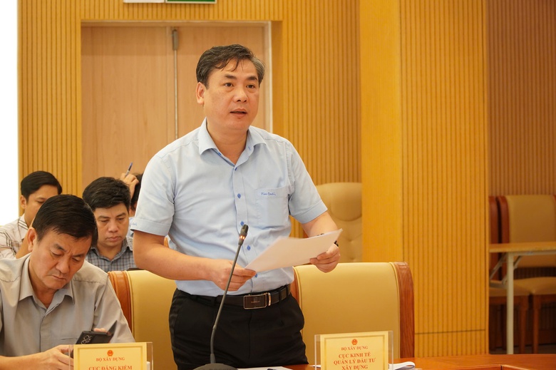 Cục trưởng Cục Kinh tế - Quản l&yacute; đầu tư x&acirc;y dựng L&ecirc; Quyết Tiến b&aacute;o c&aacute;o về hệ thống định mức, đơn gi&aacute;, chỉ số gi&aacute; x&acirc;y dựng.