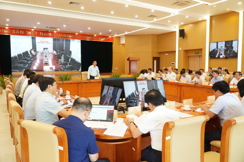 Cuộc họp về ho&agrave;n thiện hệ thống ti&ecirc;u chuẩn, quy chuẩn v&agrave; định mức, đơn gi&aacute;, chỉ số gi&aacute; x&acirc;y dựng c&oacute; sự tham gia của c&aacute;c Cục, Vụ, Viện v&agrave; Ban Quản l&yacute; dự &aacute;n thuộc Bộ X&acirc;y dựng