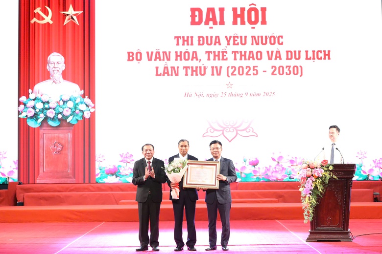 Bộ trưởng Nguyễn Văn H&ugrave;ng: Nu&ocirc;i dưỡng hồn cốt d&acirc;n tộc, chủ động hội nhập, quảng b&aacute; văn h&oacute;a- Ảnh 3.