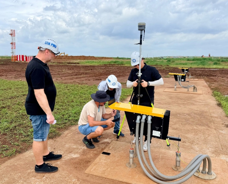 Chuyến bay hiệu chuẩn đầu ti&ecirc;n tiếp cận đường băng s&acirc;n bay Long Th&agrave;nh- Ảnh 7.