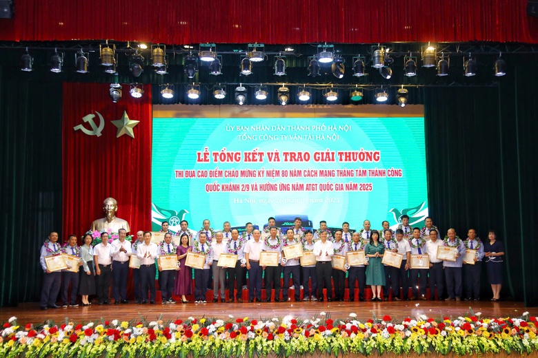 Hơn 291 nghìn lượt xe an toàn: Dấu ấn thi đua cao điểm của Transerco- Ảnh 3. Hơn 291 nghìn lượt xe an toàn: Dấu ấn thi đua cao điểm của Transerco- Ảnh 3.