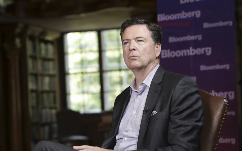 Cựu Gi&aacute;m đốc FBI James Comey bị truy tố