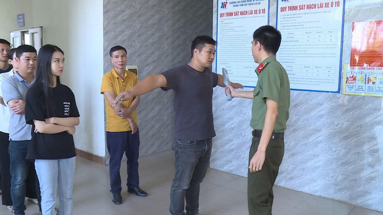 Thanh Hoá: Cấp số giấy phép lái xe cho người thi chỉ 2 giờ sau khi sát hạch- Ảnh 2. Thanh Hoá: Cấp số giấy phép lái xe cho người thi chỉ 2 giờ sau khi sát hạch- Ảnh 2.