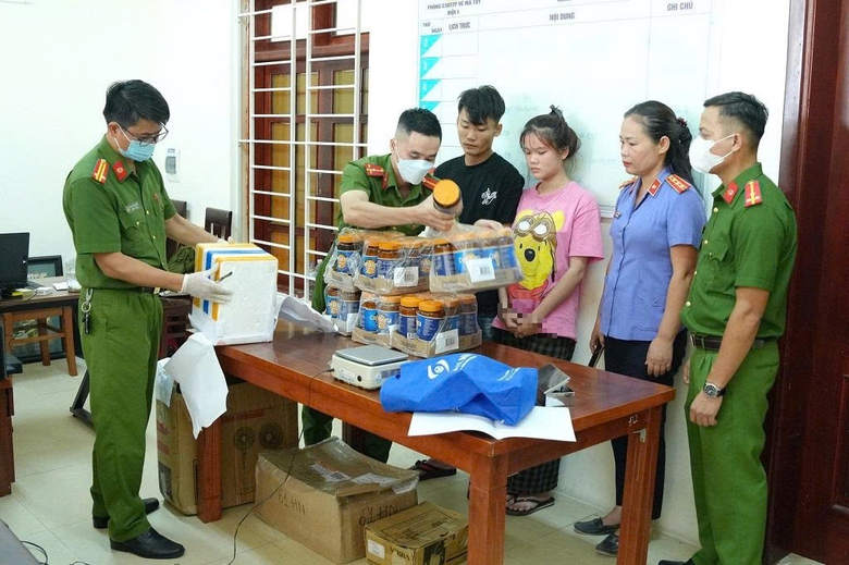 Nghệ An: Ph&aacute; đường d&acirc;y mua b&aacute;n tr&aacute;i ph&eacute;p chất ma t&uacute;y từ nước ngo&agrave;i về Việt Nam- Ảnh 1.