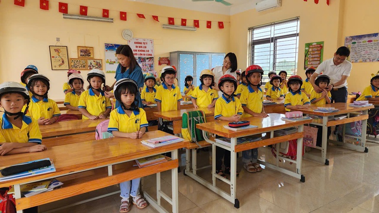 Nhiều c&aacute;ch l&agrave;m linh hoạt tuy&ecirc;n truyền luật giao th&ocirc;ng trong trường tiểu học ở Ph&uacute; Thọ- Ảnh 3.