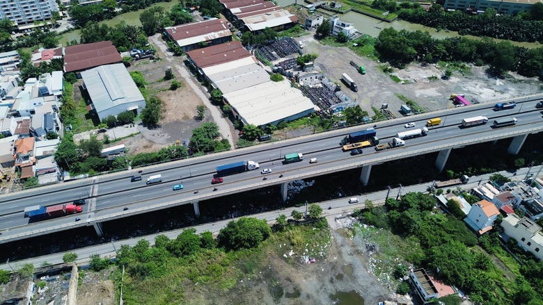 Sở X&acirc;y dựng TP.HCM đề xuất được sử dụng gầm cầu l&agrave;m b&atilde;i xe, s&acirc;n thể thao- Ảnh 2.