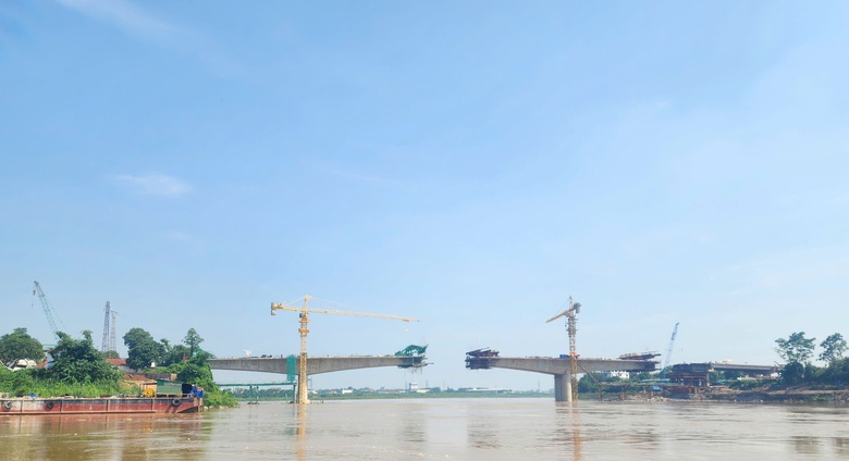 Cầu Phong Ch&acirc;u mới vượt tiến độ, Bộ trưởng Bộ X&acirc;y dựng tặng bằng khen 3 tập thể, 7 c&aacute; nh&acirc;n- Ảnh 7.