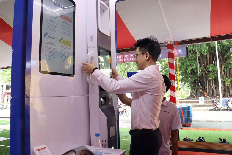 Robot thông minh và trợ lý ảo AI sẵn sàng phục vụ Đại hội Đảng bộ Đồng Nai- Ảnh 3. Robot thông minh và trợ lý ảo AI sẵn sàng phục vụ Đại hội Đảng bộ Đồng Nai- Ảnh 3.