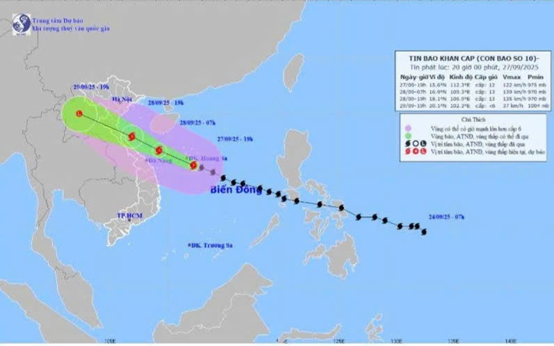 B&atilde;o số 10 uy hiếp c&aacute;c tỉnh miền Trung: Mưa lớn, nhiều nơi sạt lở nghi&ecirc;m trọng- Ảnh 1.