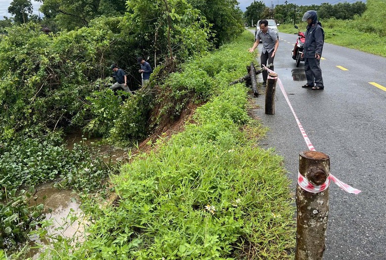 B&atilde;o số 10 uy hiếp c&aacute;c tỉnh miền Trung: Mưa lớn, nhiều nơi sạt lở nghi&ecirc;m trọng- Ảnh 3.