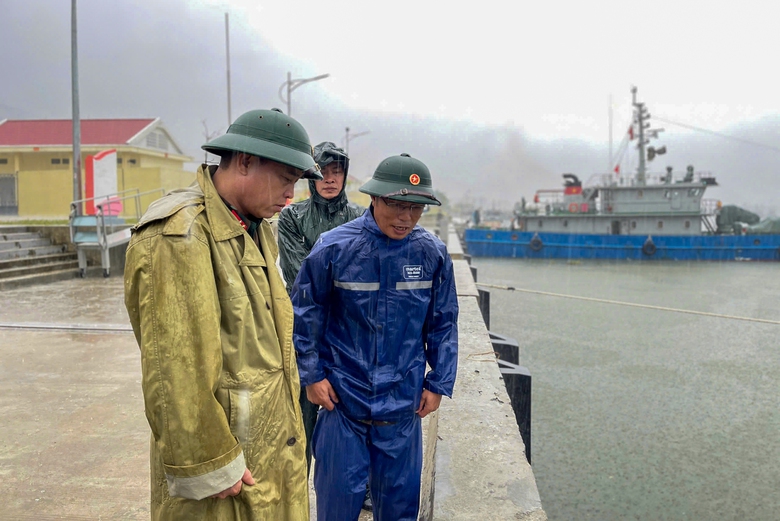 B&atilde;o số 10 uy hiếp c&aacute;c tỉnh miền Trung: Mưa lớn, nhiều nơi sạt lở nghi&ecirc;m trọng- Ảnh 10.