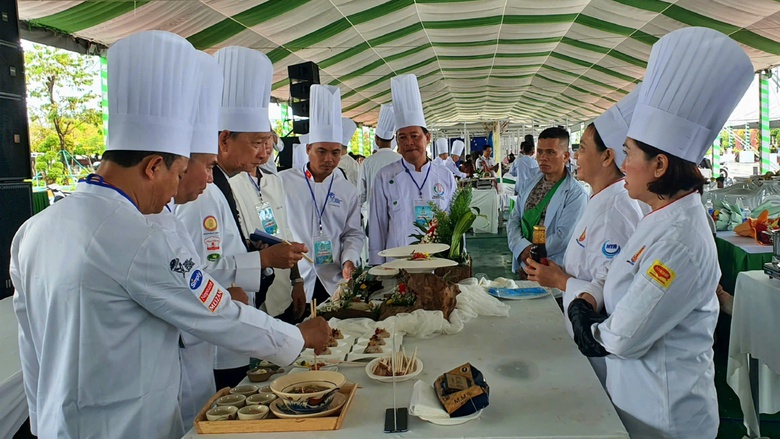 Cuộc thi đầu bếp t&agrave;i năng giới thiệu "Tinh hoa Văn h&oacute;a ẩm thực C&agrave; Mau"- Ảnh 3.