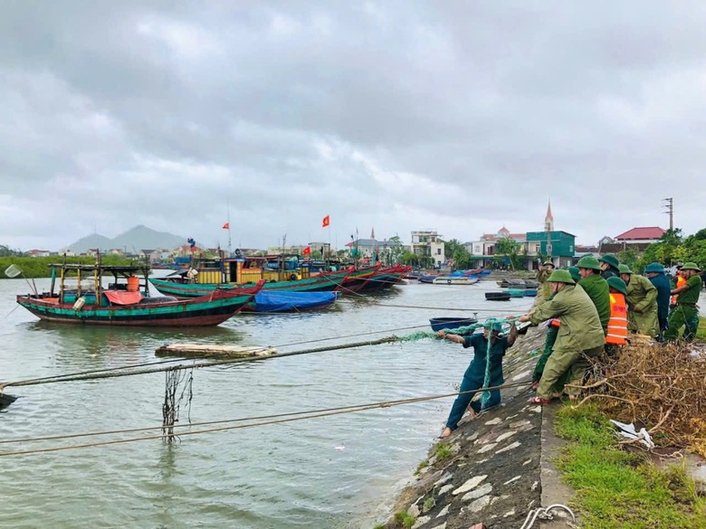 H&agrave; Tĩnh sơ t&aacute;n người d&acirc;n trước giờ b&atilde;o số 10 đổ bộ- Ảnh 5.