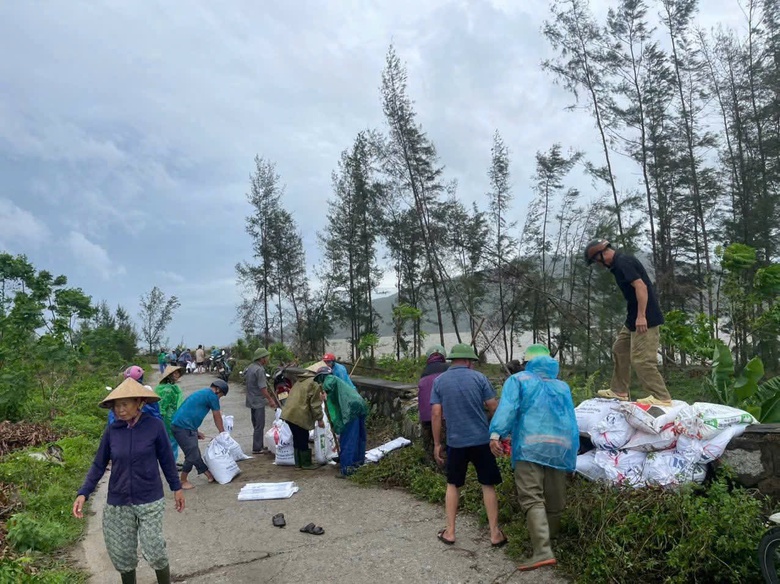 H&agrave; Tĩnh sơ t&aacute;n người d&acirc;n trước giờ b&atilde;o số 10 đổ bộ- Ảnh 6.