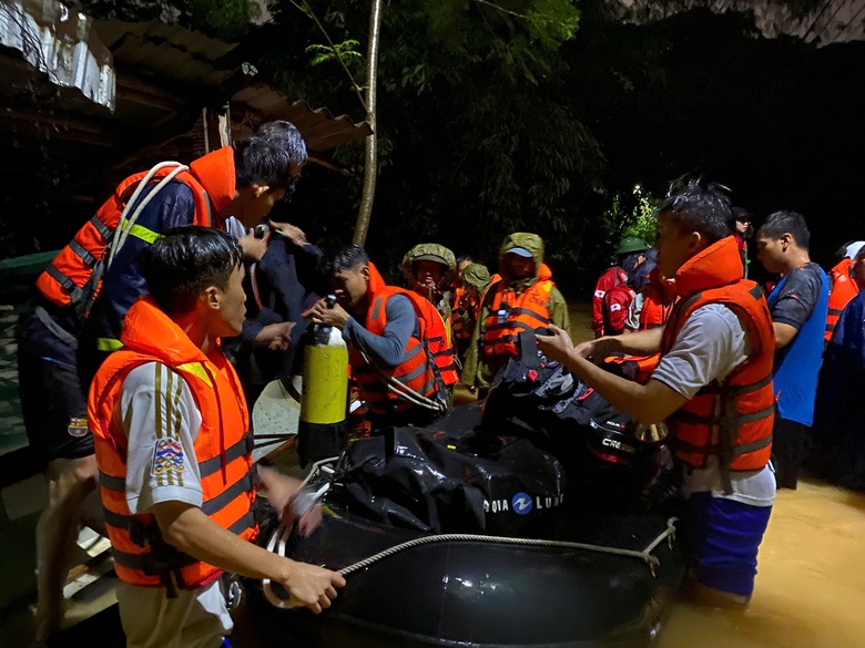 T&igrave;m thấy thi thể phụ nữ bị nước lũ cuốn tr&ocirc;i ở Huế- Ảnh 1.