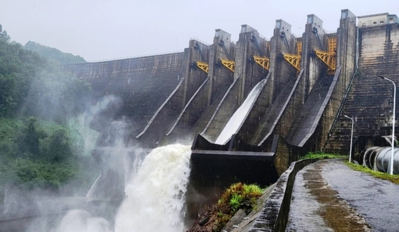 H&agrave; Tĩnh sơ t&aacute;n người d&acirc;n trước giờ b&atilde;o số 10 đổ bộ- Ảnh 7.