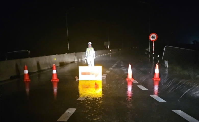 Bão số 10: Nhiều ngôi nhà đổ sập, đã có thiệt hại về người- Ảnh 22. Bão số 10: Nhiều ngôi nhà đổ sập, đã có thiệt hại về người- Ảnh 22.