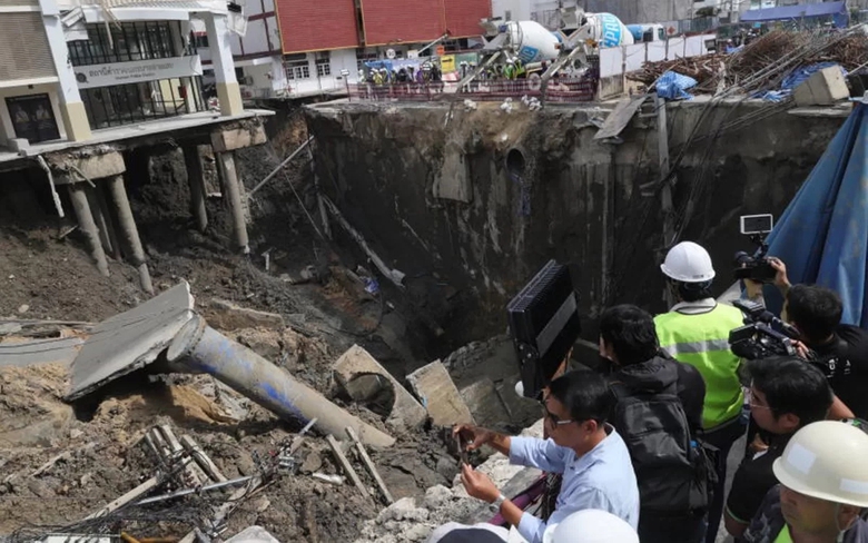 Th&aacute;i Lan điều tra vụ hố tử thần tr&ecirc;n đường Samsen ph&iacute;a trước Bệnh viện Vajira