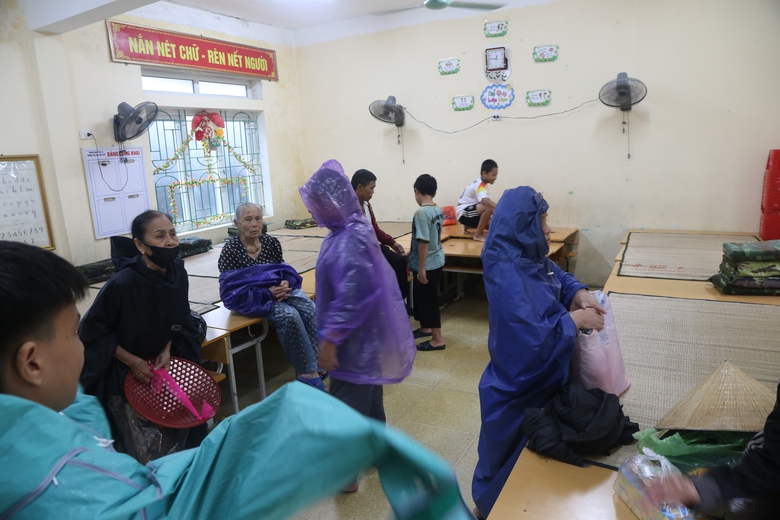 Nhiều tỉnh Bắc Trung Bộ cho học sinh nghỉ học để tr&aacute;nh b&atilde;o số 10- Ảnh 5.