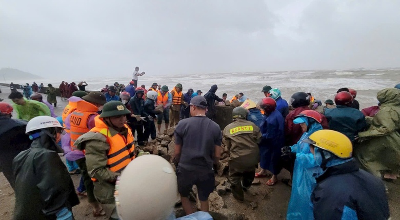 Khẩn cấp cấm cầu Cửa Hội, cao tốc Bắc - Nam qua 3 tỉnh để ứng ph&oacute; b&atilde;o số 10- Ảnh 4.