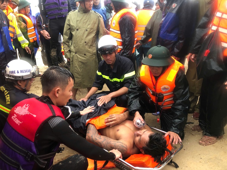 Quảng Trị: Th&ecirc;m thuyền vi&ecirc;n được cứu, đ&atilde; sơ t&aacute;n hơn 1.400 người đến nơi tr&aacute;nh tr&uacute; an to&agrave;n- Ảnh 1.