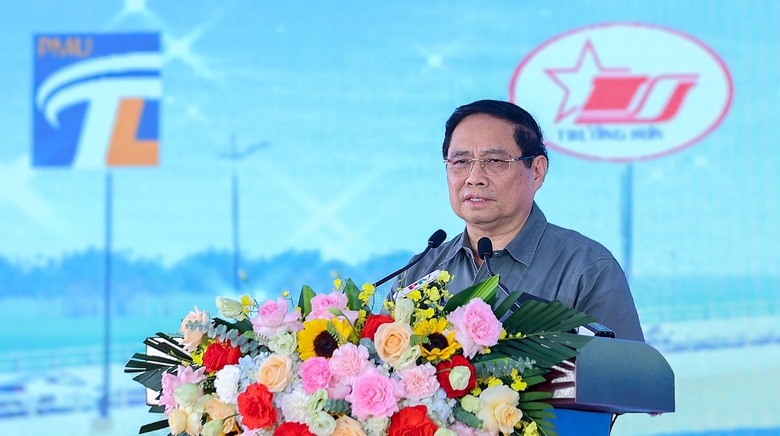 Thủ tướng cắt băng kh&aacute;nh th&agrave;nh cầu Phong Ch&acirc;u mới- Ảnh 2.