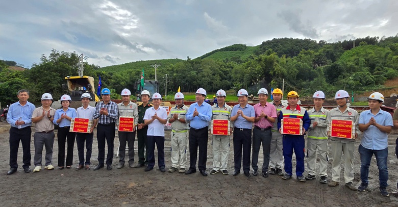 Bộ trưởng Trần Hồng Minh: Quyết t&acirc;m về đ&iacute;ch đoạn Chợ Chu - Ng&atilde; ba Trung Sơn trước 31/12- Ảnh 6.