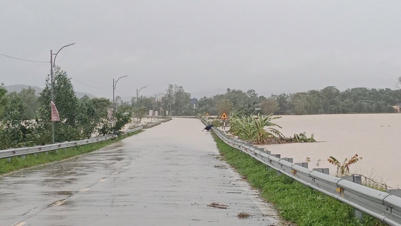 Bộ X&acirc;y dựng tổng lực khắc phục hậu quả b&atilde;o số 10, đảm bảo an to&agrave;n cho người d&acirc;n- Ảnh 1.