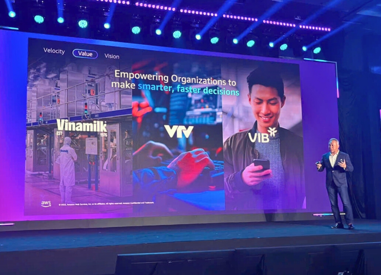 &Ocirc;ng Eric Yeo, Tổng gi&aacute;m đốc AWS Việt Nam, ph&aacute;t biểu tại sự kiện (Ảnh: Minh Anh).