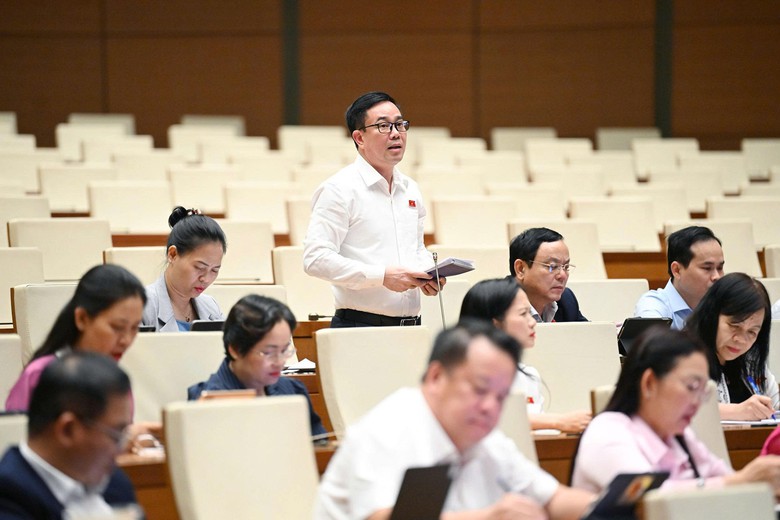 Bộ trưởng Bộ Gi&aacute;o dục v&agrave; Đ&agrave;o tạo: Duy tr&igrave; kỳ thi tốt nghiệp THPT l&agrave; rất cần thiết- Ảnh 1.