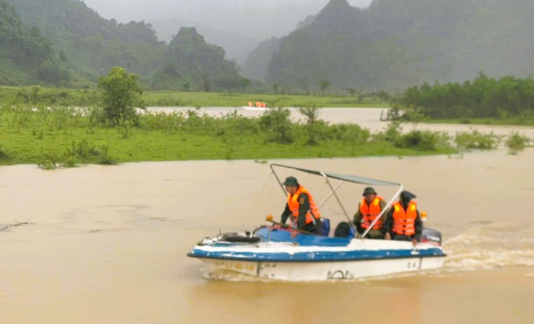 Ph&aacute;t hiện t&agrave;u c&aacute; gặp nạn bị lật &uacute;p dạt v&agrave;o bờ biển Quảng Trị- Ảnh 3.