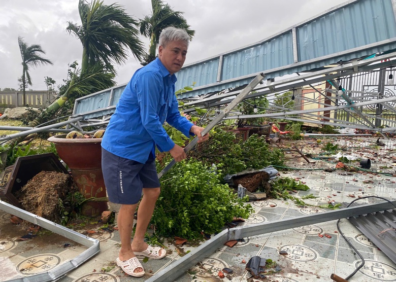 B&atilde;o số 10: Nhiều ng&ocirc;i nh&agrave; đổ sập, đ&atilde; c&oacute; thiệt hại về người- Ảnh 8.