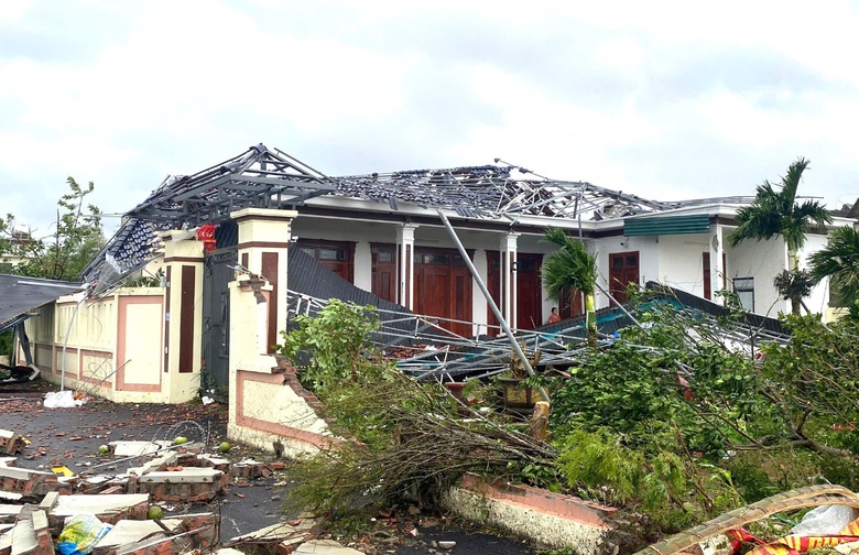 B&atilde;o số 10: Nhiều ng&ocirc;i nh&agrave; đổ sập, đ&atilde; c&oacute; thiệt hại về người- Ảnh 9.