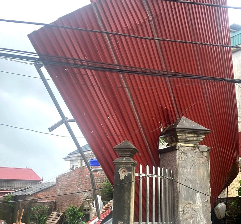 Bão số 10: Nhiều ngôi nhà đổ sập, đã có thiệt hại về người- Ảnh 17. Bão số 10: Nhiều ngôi nhà đổ sập, đã có thiệt hại về người- Ảnh 17.