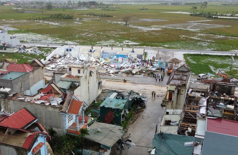 Thanh H&oacute;a: 2 người chết, hơn 600 ng&ocirc;i nh&agrave; bị thiệt hại do b&atilde;o số 10- Ảnh 1.