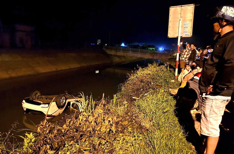 Đắk Lắk: &Ocirc; t&ocirc; lật xuống mương ven quốc lộ, thanh ni&ecirc;n 24 tuổi tử vong thương t&acirc;m- Ảnh 1.