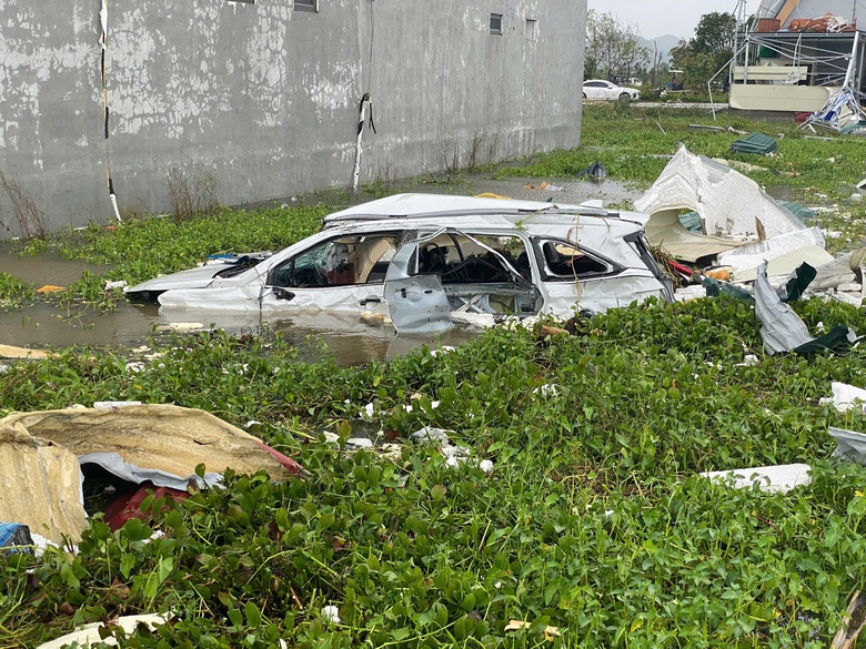 Bão số 10: Nhiều ngôi nhà đổ sập, đã có thiệt hại về người- Ảnh 12. Bão số 10: Nhiều ngôi nhà đổ sập, đã có thiệt hại về người- Ảnh 12.