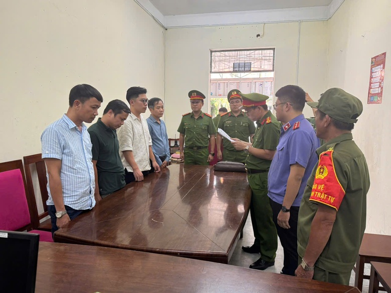 Vụ mỏ c&aacute;t đấu gi&aacute; 370 tỷ đồng ở Đ&agrave; Nẵng: 4 bị can vừa bị khởi tố th&ecirc;m gồm những ai?- Ảnh 1.