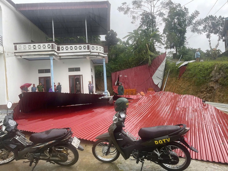 Phú Thọ: Sơ tán khẩn cấp gần 400 hộ dân ở khu vực nguy cơ sạt lở, lũ quét- Ảnh 1. Phú Thọ: Sơ tán khẩn cấp gần 400 hộ dân ở khu vực nguy cơ sạt lở, lũ quét- Ảnh 1.